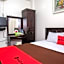 RedDoorz @ Hotel Rich Parepare near Pantai Mattirotasi