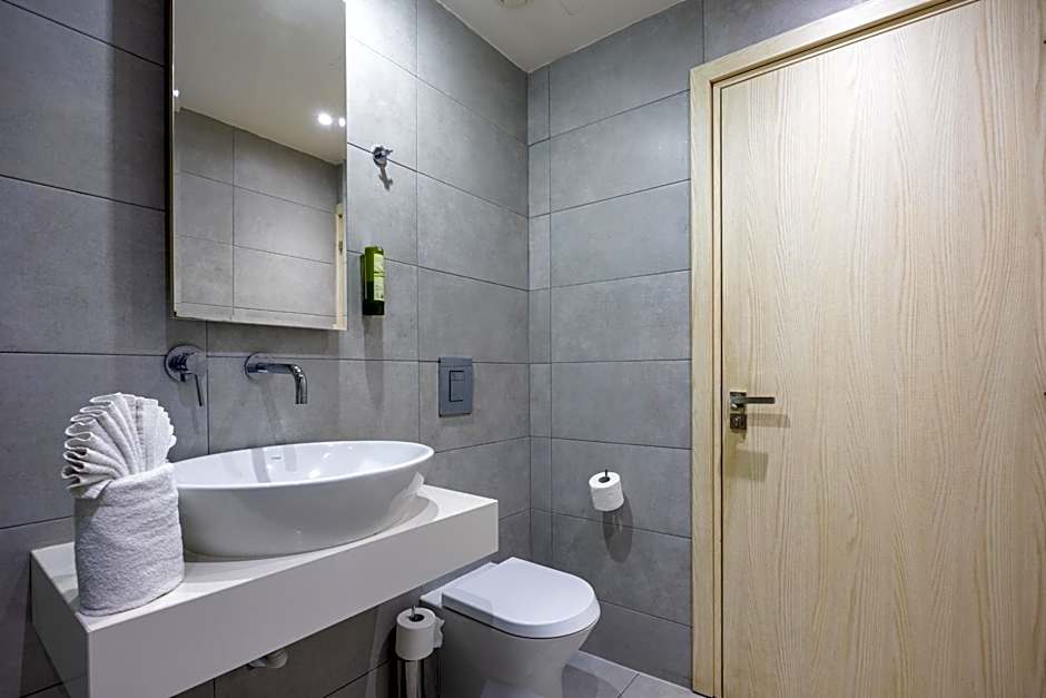 Melpo Antia Hotel & Suites