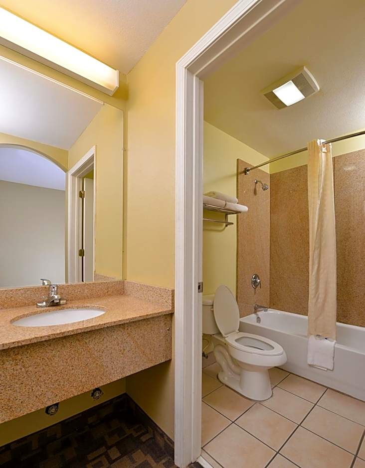 Americas Best Value Inn & Suites University Ave