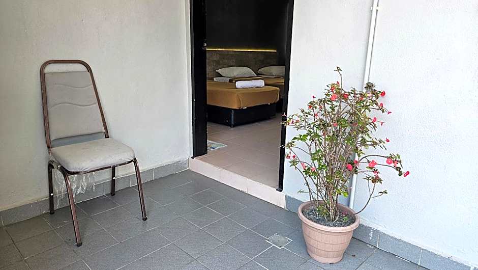 DLAYARAN HOTEL & CAFE