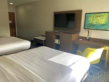 Queen Room with Two Queen Beds - Non-Smoking