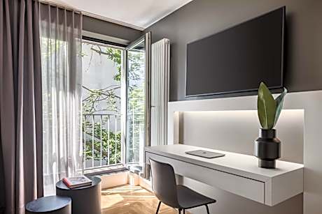 Studio with Garden View