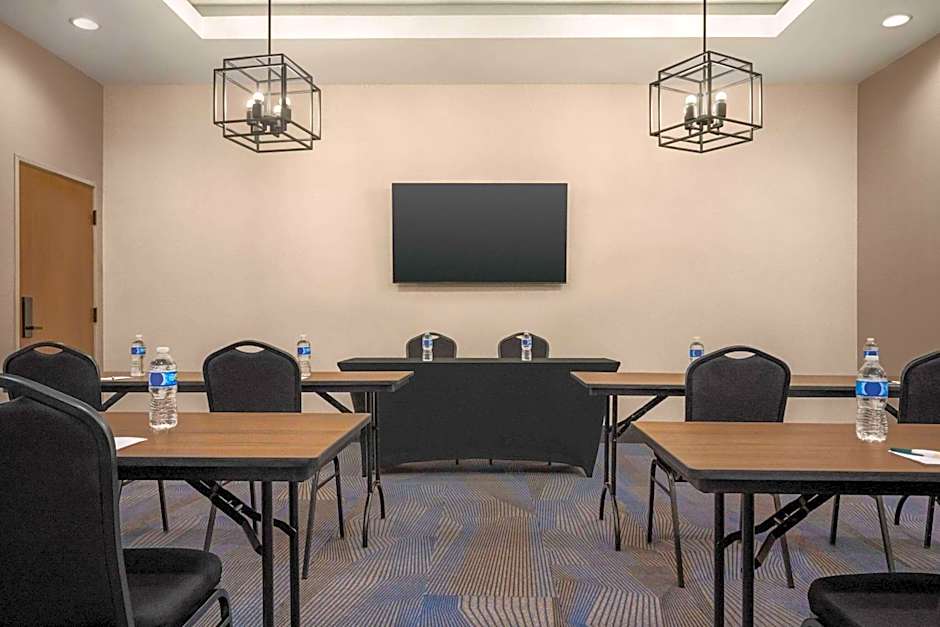 La Quinta Inn & Suites by Wyndham Del Rio