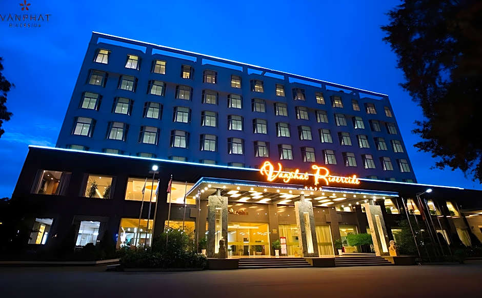 Van Phat Riverside Hotel