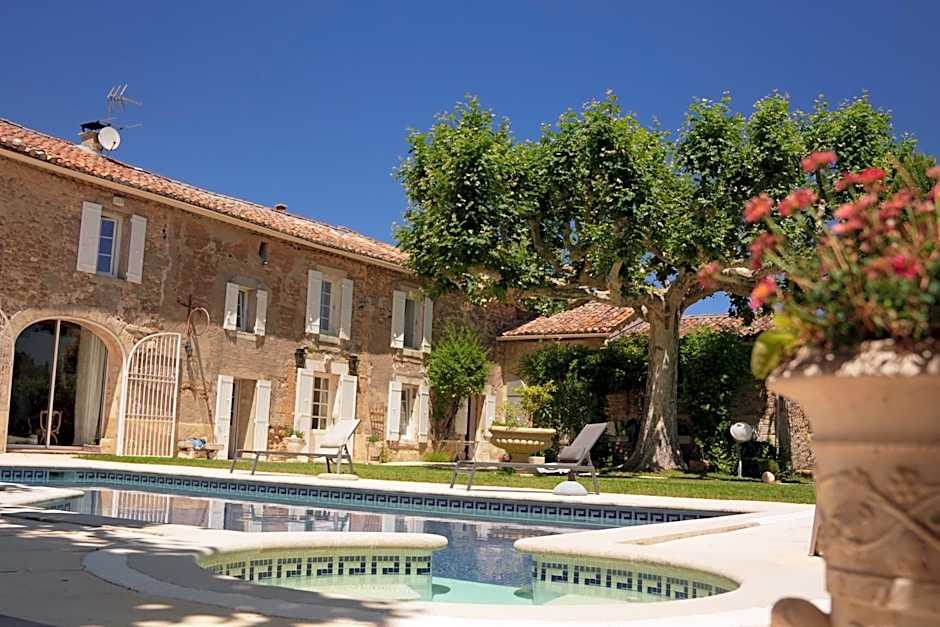 LE MAS DES FLANERAIES