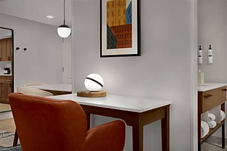 King Suite with Bath Tub - Mobility/Hearing Accessible