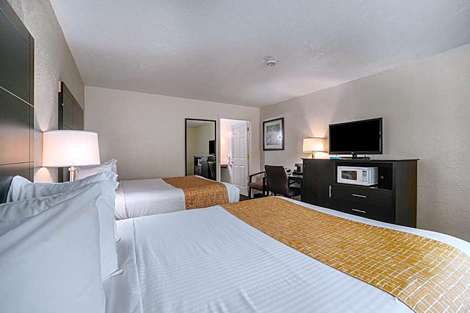 Travelodge by Wyndham Traverse City MI