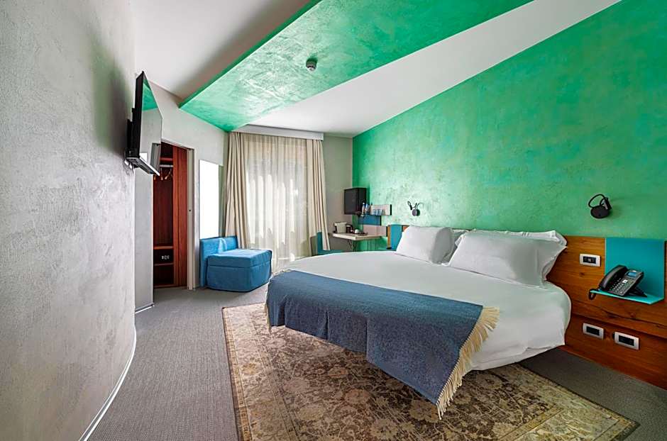 Carrick Hotel