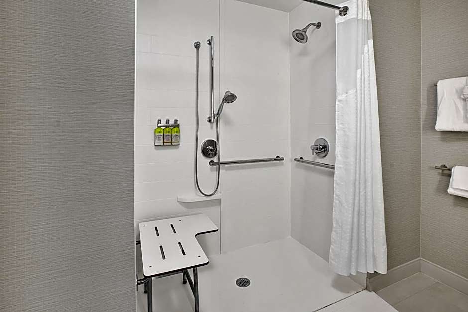 Holiday Inn Express & Suites Okemos - University Area By IHG