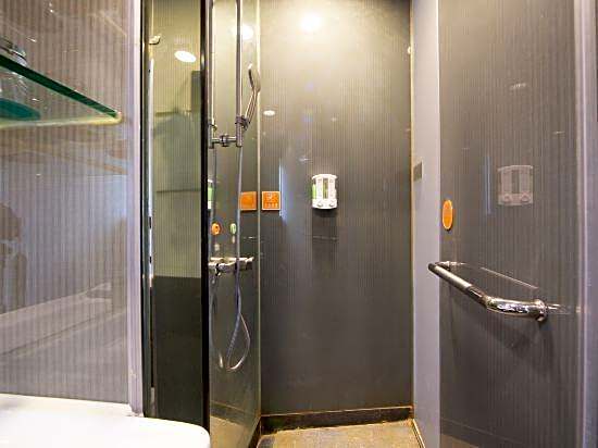 Yifeng Hotel