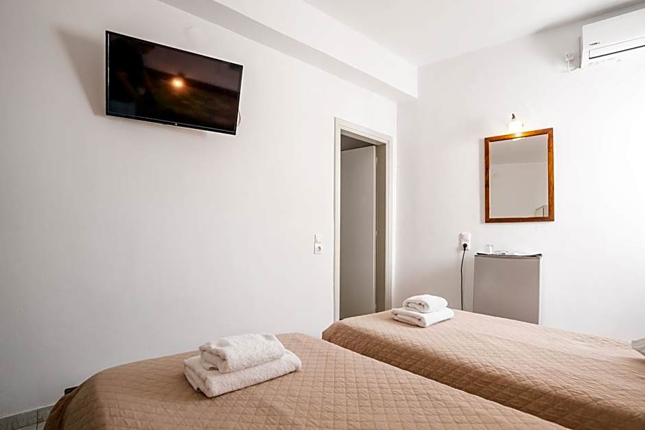 Photo 1 of 8 of Double Room