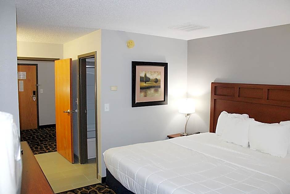 Greenlight Inn & Suites St James