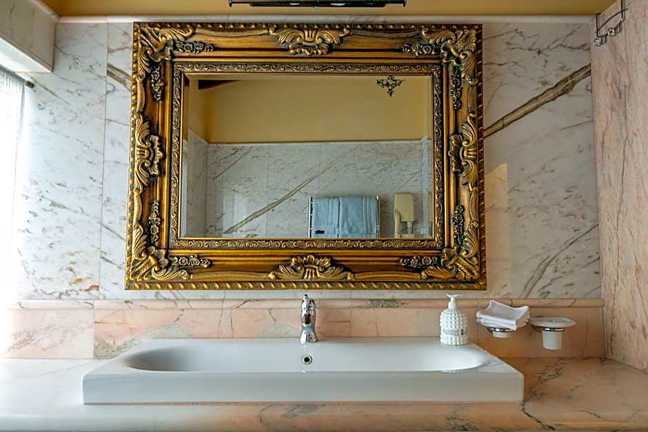 Ha'Seuda Ha'Achrona Suites