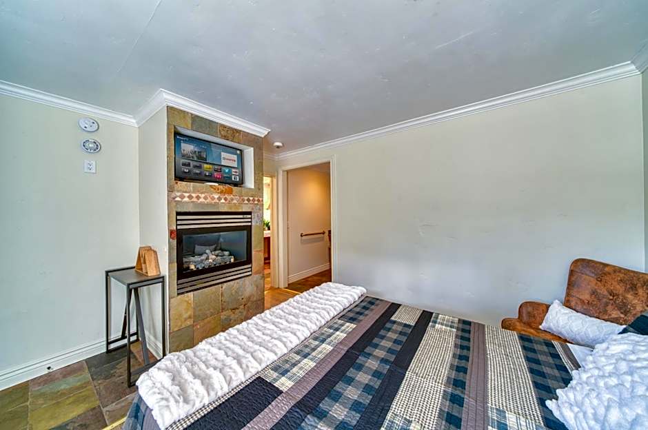 Moose and Maple Lodge