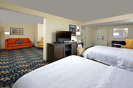 Queen Suite with Two Queen Beds and Sofa Bed - Non-Smoking
