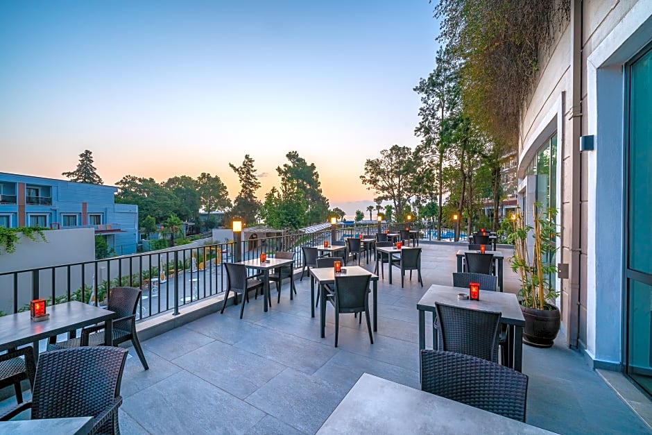 GRAVEL HOTELS SELECT