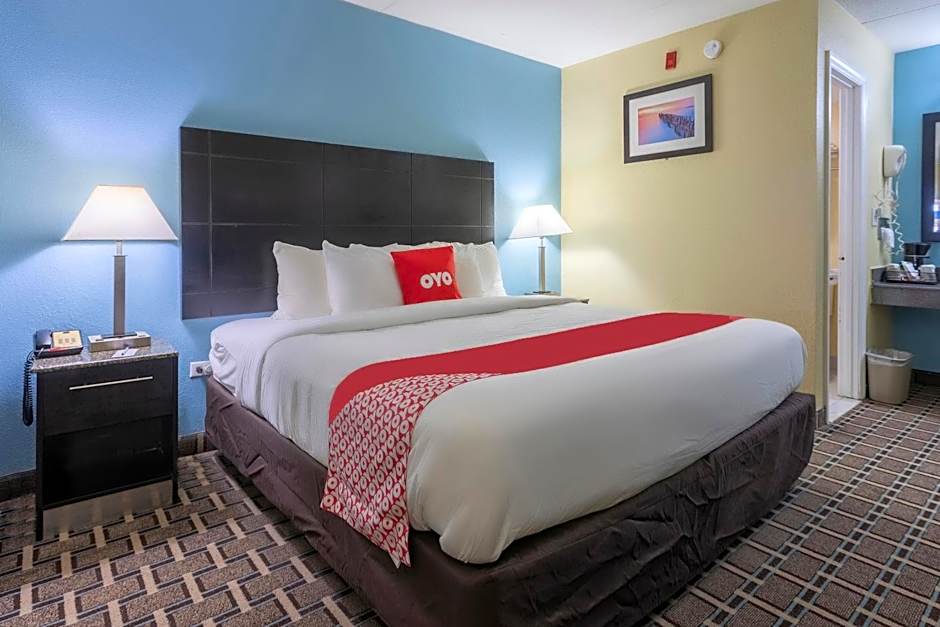 OYO Hotel Knoxville TN Cedar Bluff I-40