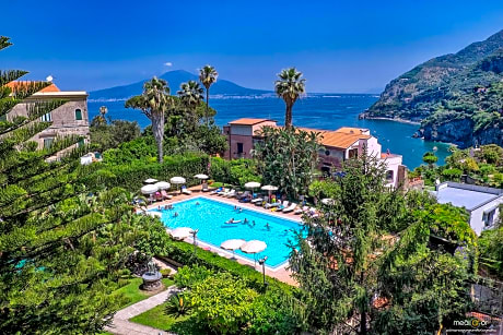 Aequa Hotel