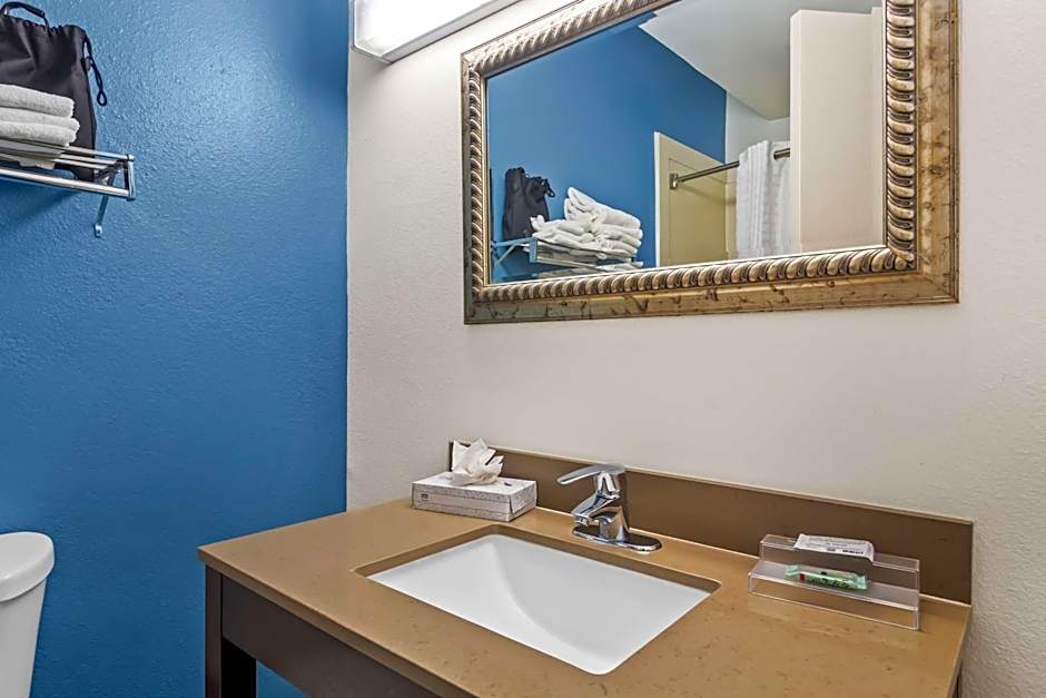 Sonesta Essential IAH Airport JFK Boulevard - Newly Renovated