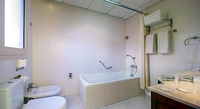 Al Hamra Village Hotel