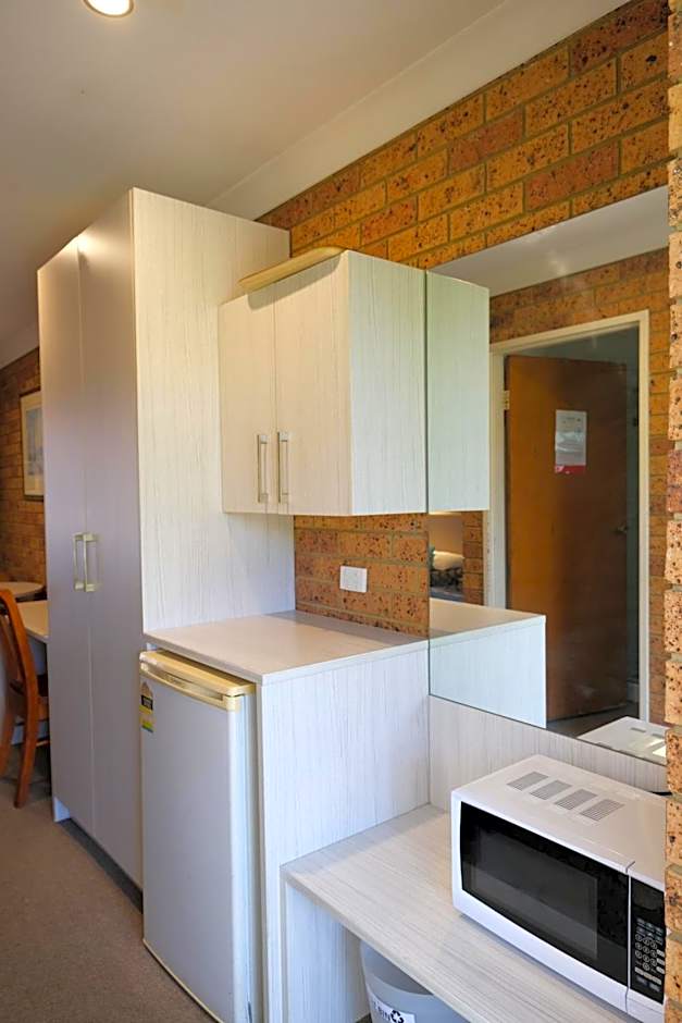 Sapphire Palms Motel