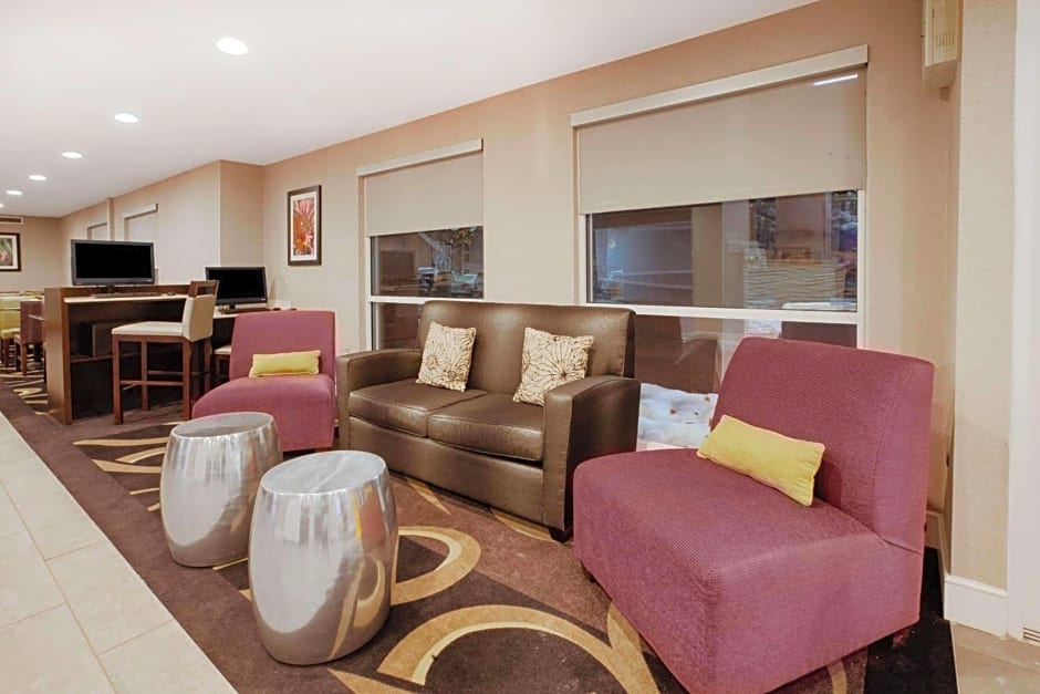 La Quinta by Wyndham Detroit Utica
