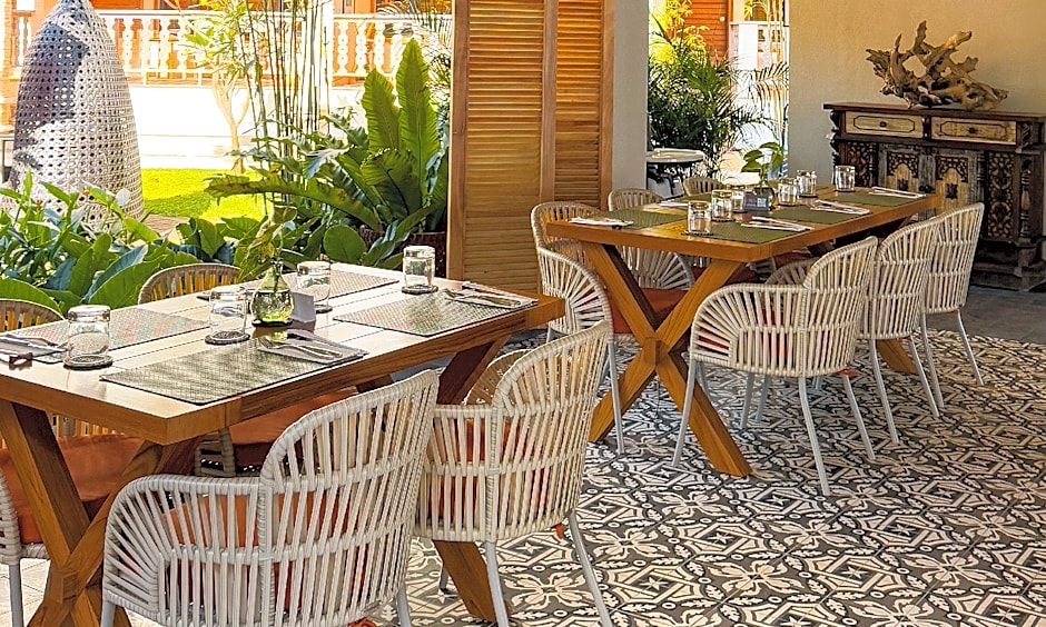 Costabella Tropical Beach Hotel