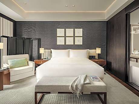 Deluxe King Room - Non-Smoking