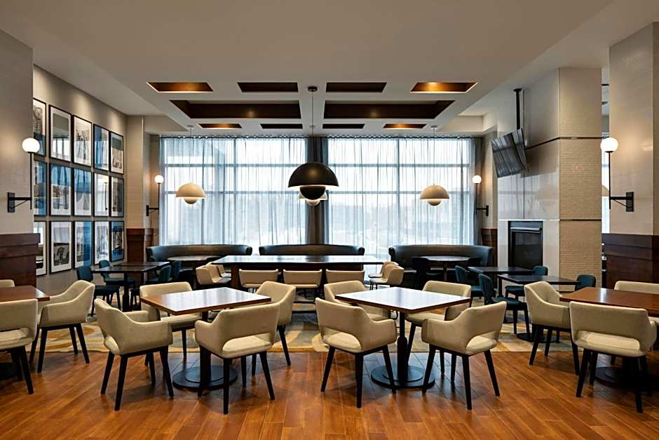 Courtyard by Marriott Montreal Airport