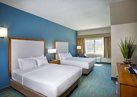 Deluxe Double Queen Room