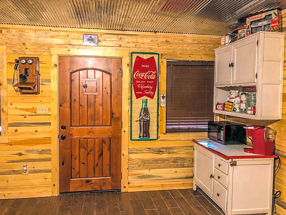 Samantha's Timber Inn