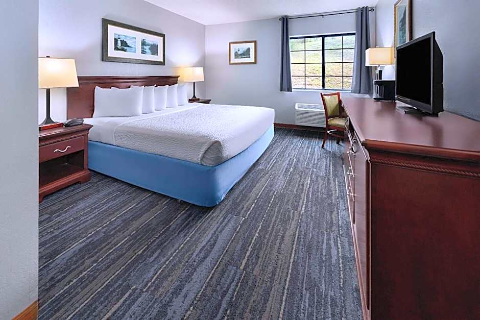 Days Inn by Wyndham Iron Mountain