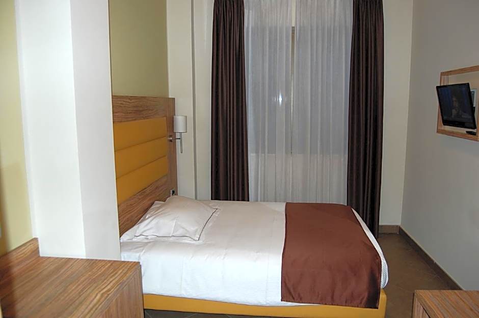 Giga Hotel