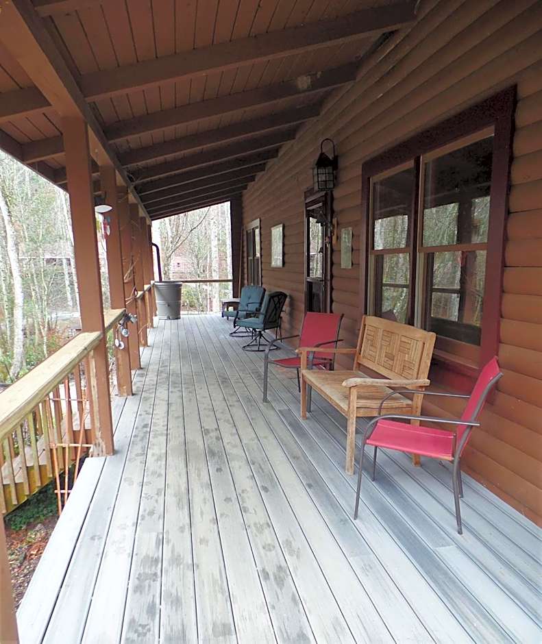 Creekside Paradise Bed and Breakfast