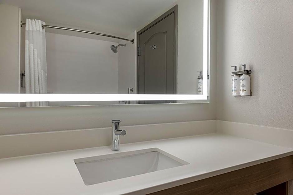 HOLIDAY INN EXPRESS SAVANNAH AIRPORT By IHG