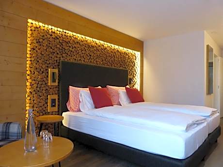 Deluxe Double or Twin Room with Mountain View