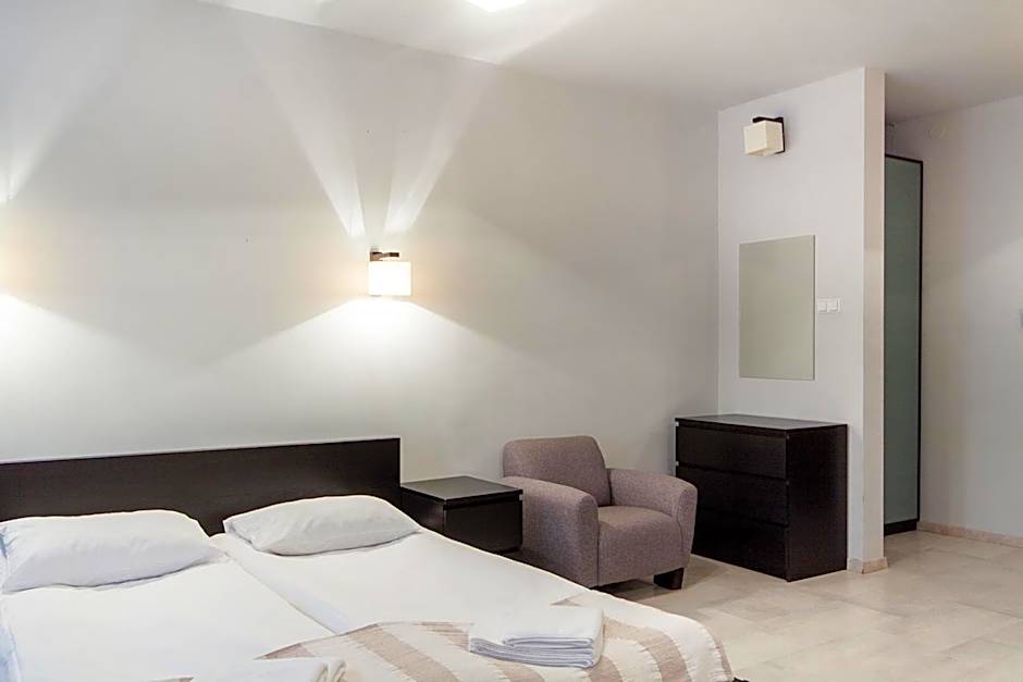 Avion Hotel
