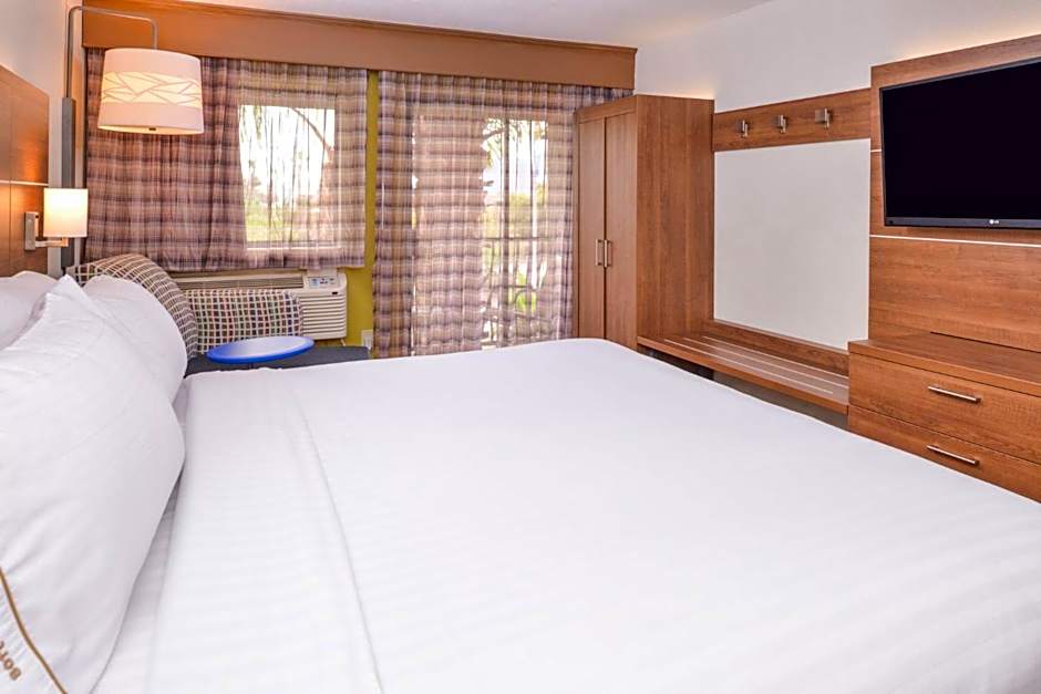 Holiday Inn Express Palm Desert By IHG