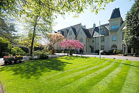 Glen-Yr-Afon House Hotel