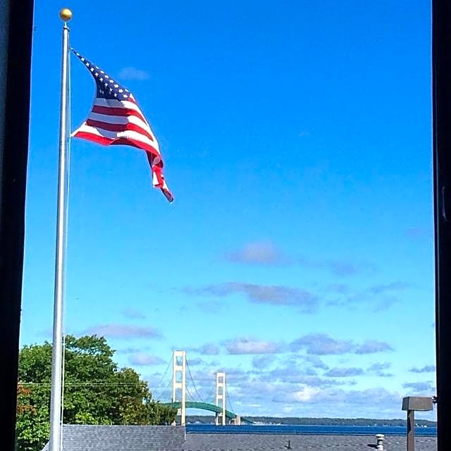 Super 8 by Wyndham Bridgeview of Mackinaw City