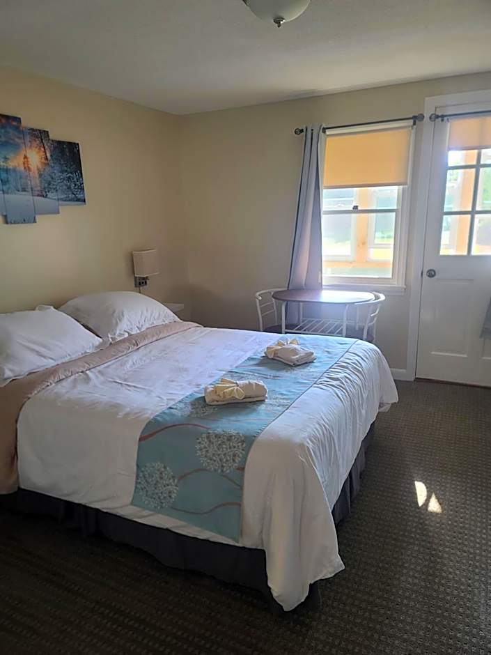 Lake Shore Farm Inn