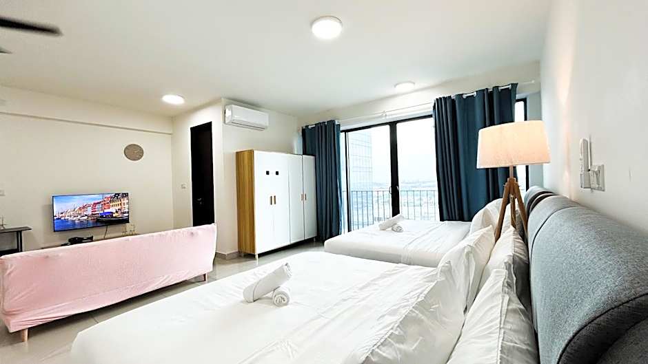 Trefoil by Manhattan Group