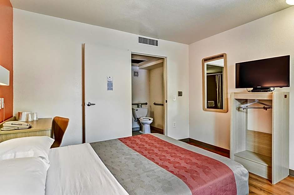 Motel 6 Pittsburgh - Crafton