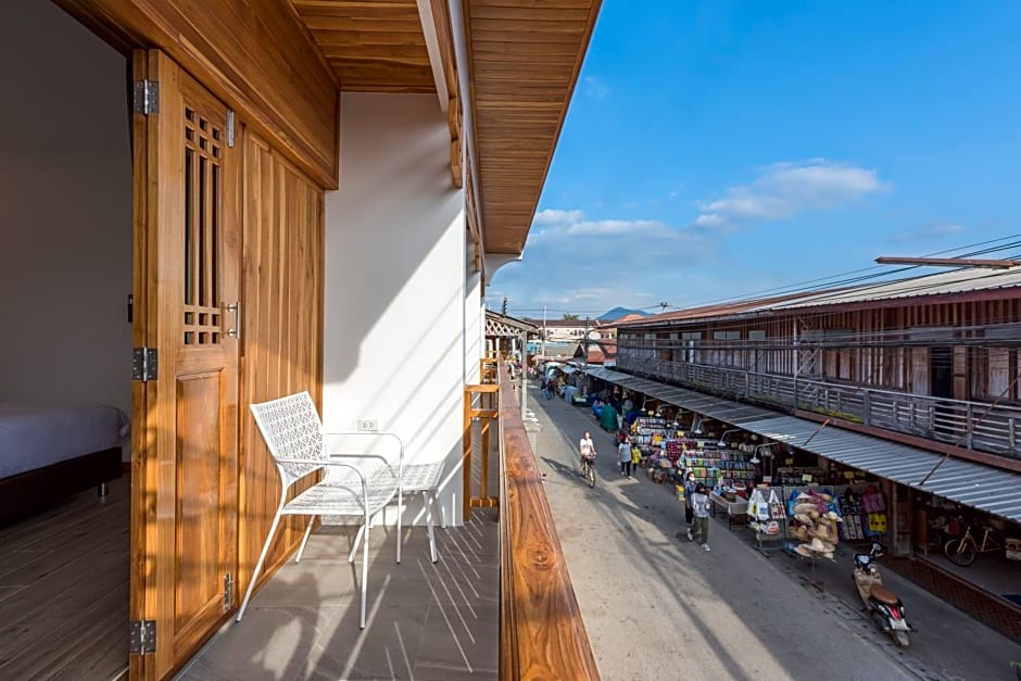 Chiangkhan River Walk Hotel