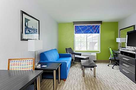 Suite Hearing Accessible Non-smoking