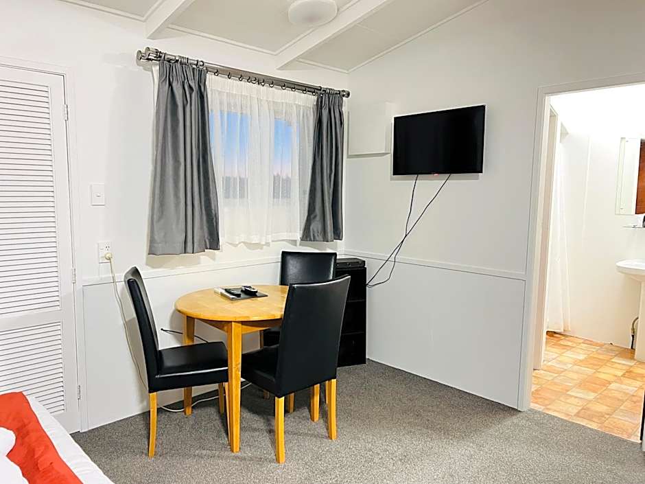 18th Avenue Thermal Motel