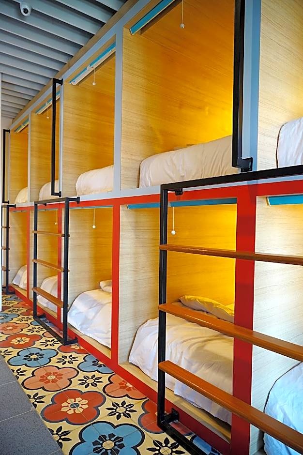 Borough Capsule Hostel Bali