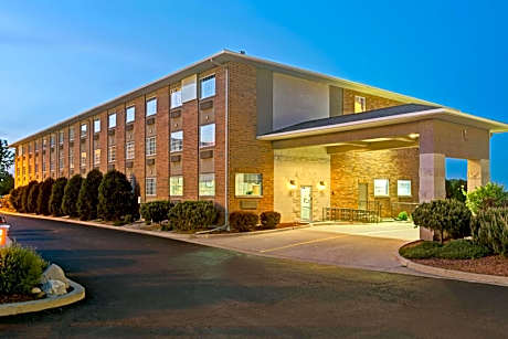 Super 8 by Wyndham Gurnee