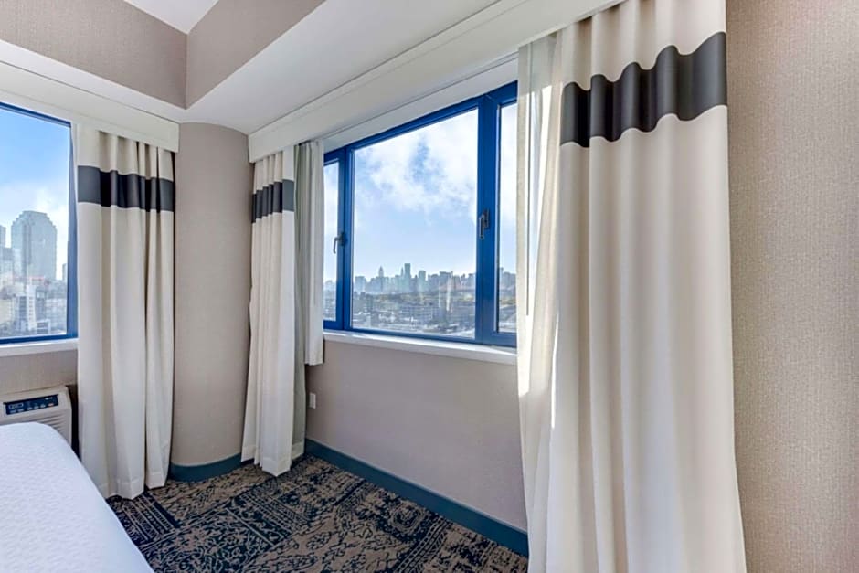 Vista LIC Hotel - Best Western Premier Collection