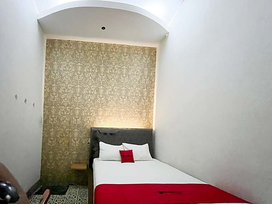 RedDoorz Syariah Near Alun-Alun Tulungagung